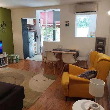 Issa -1min From The Beach,free Parking